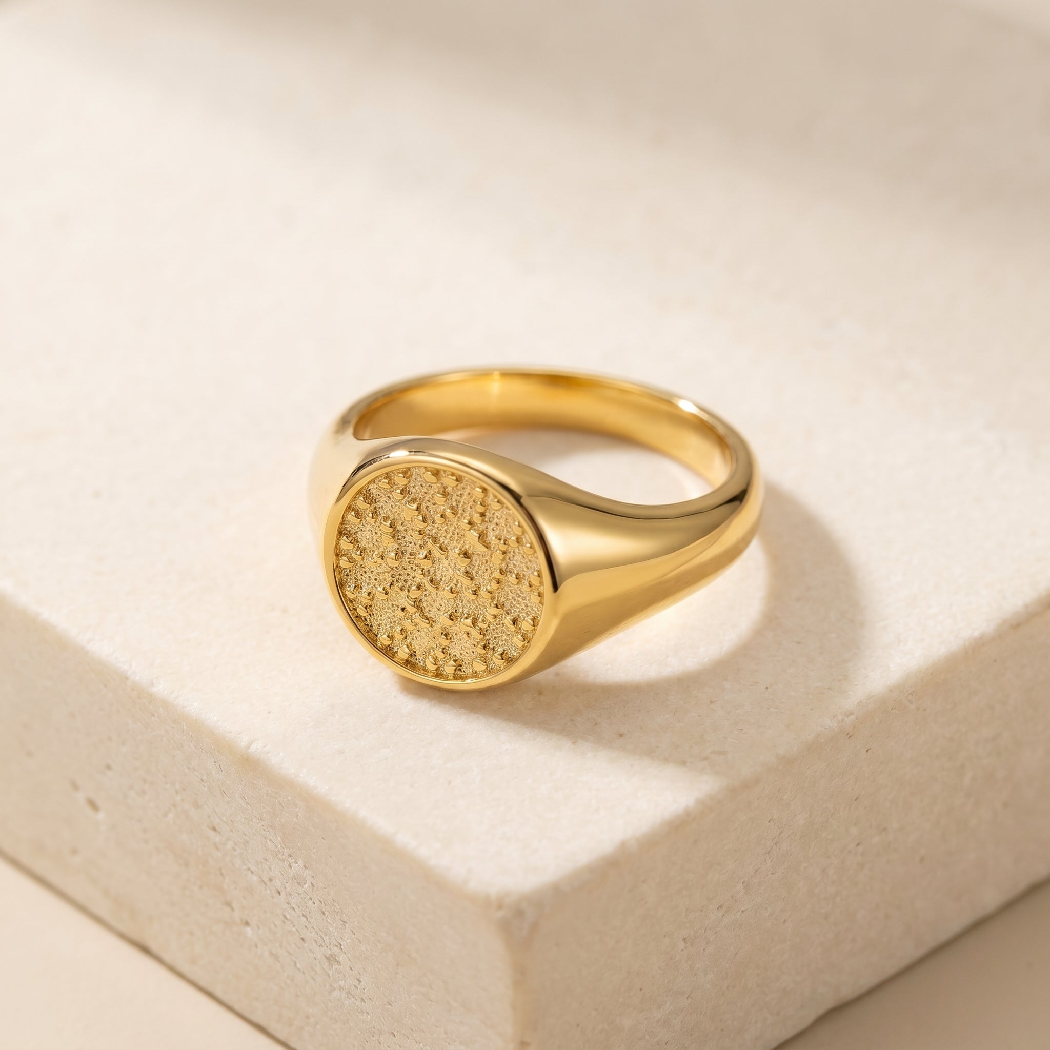Round Pavé Gold Ring