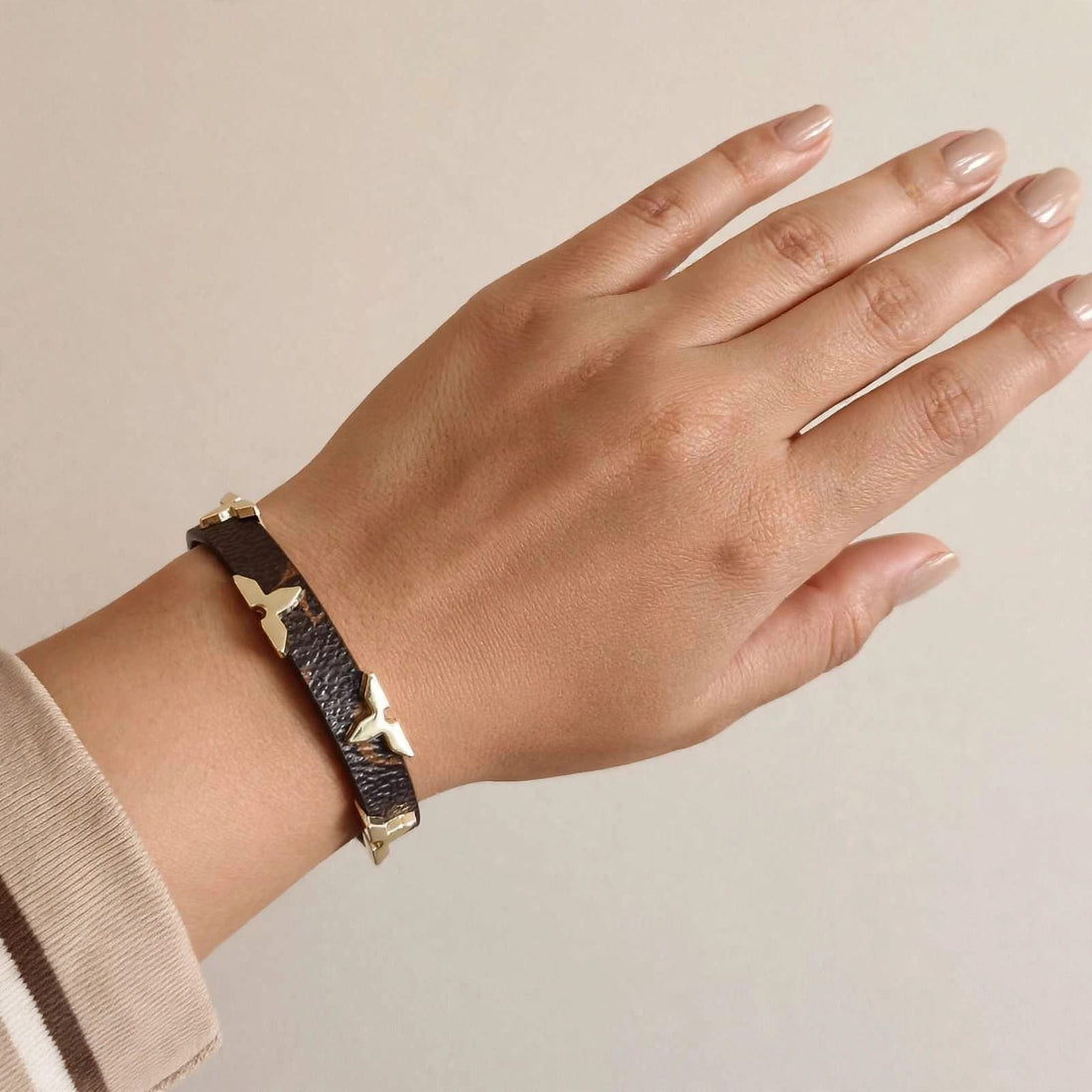 Bloom Monogram Leather Bracelet – Brown with Gold Flower Charms