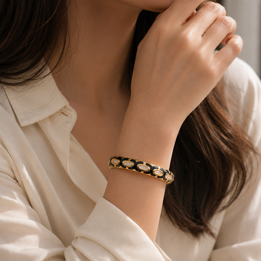 Bracelets & Hand Chains