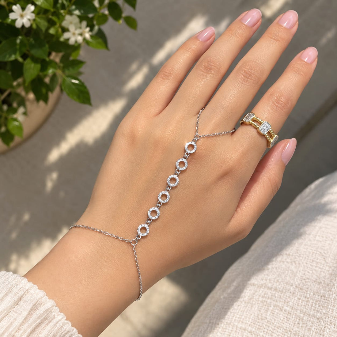Aria Circle Pave Hand Chain - Silver