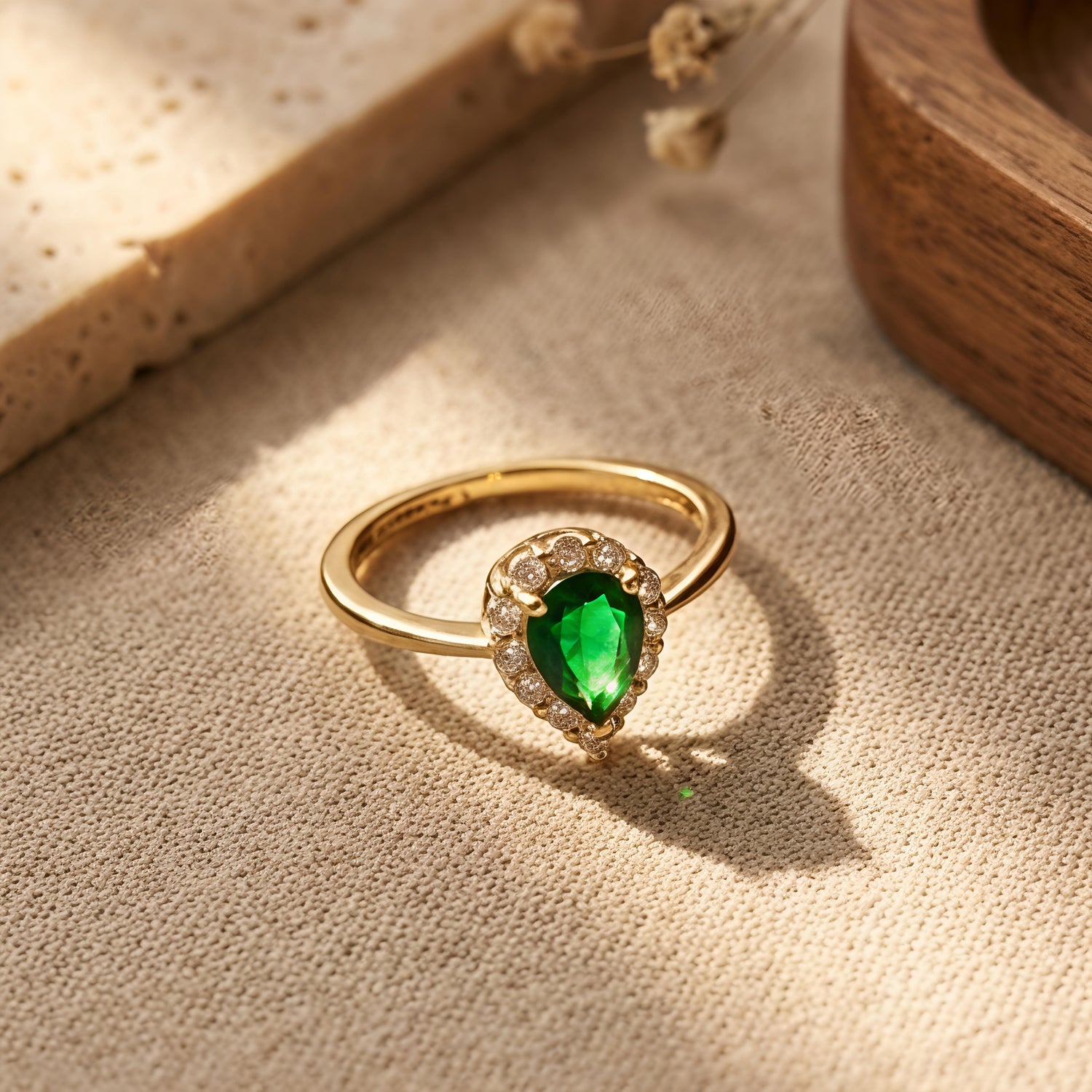 Royal Emerald Teardrop Ring